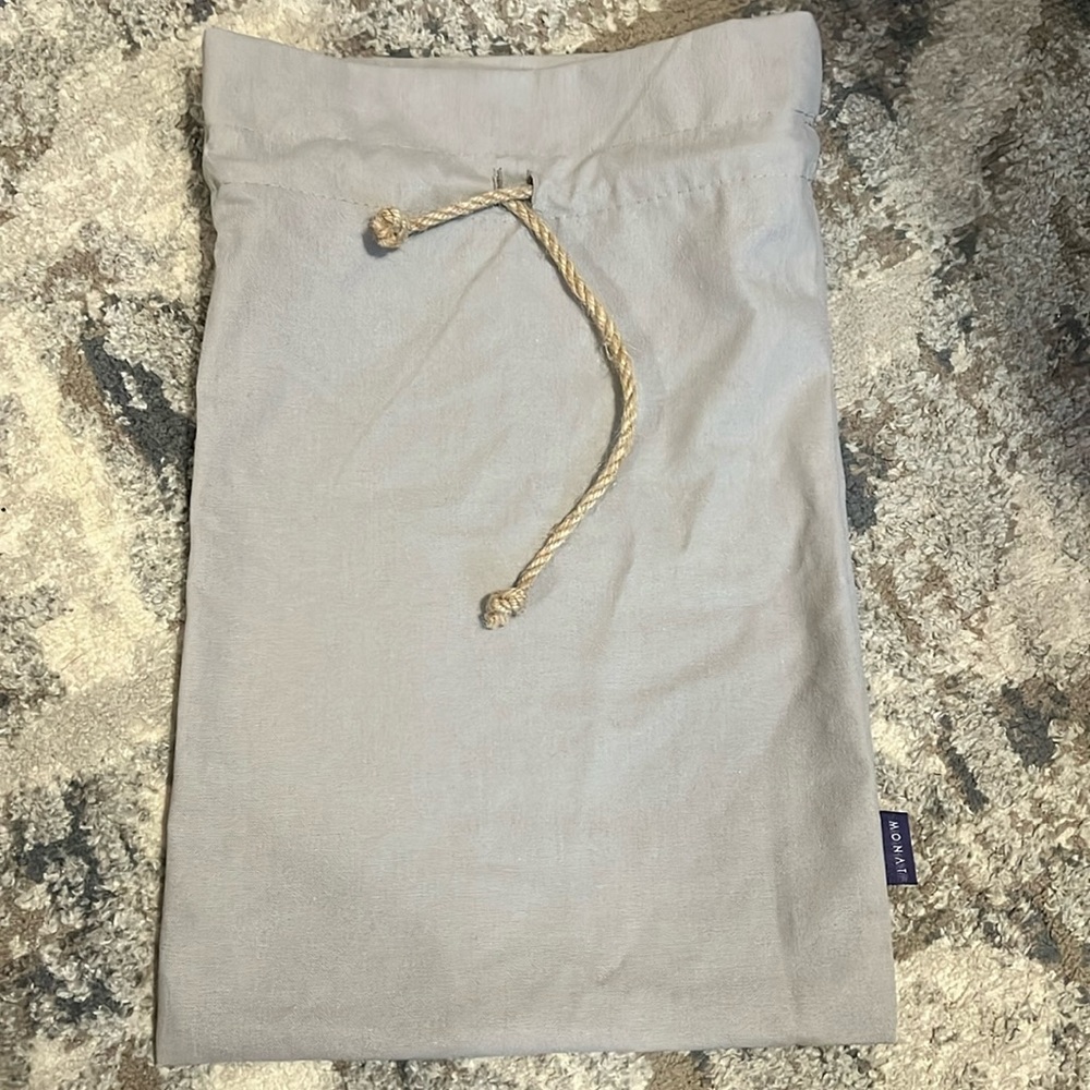 Monat gift bag